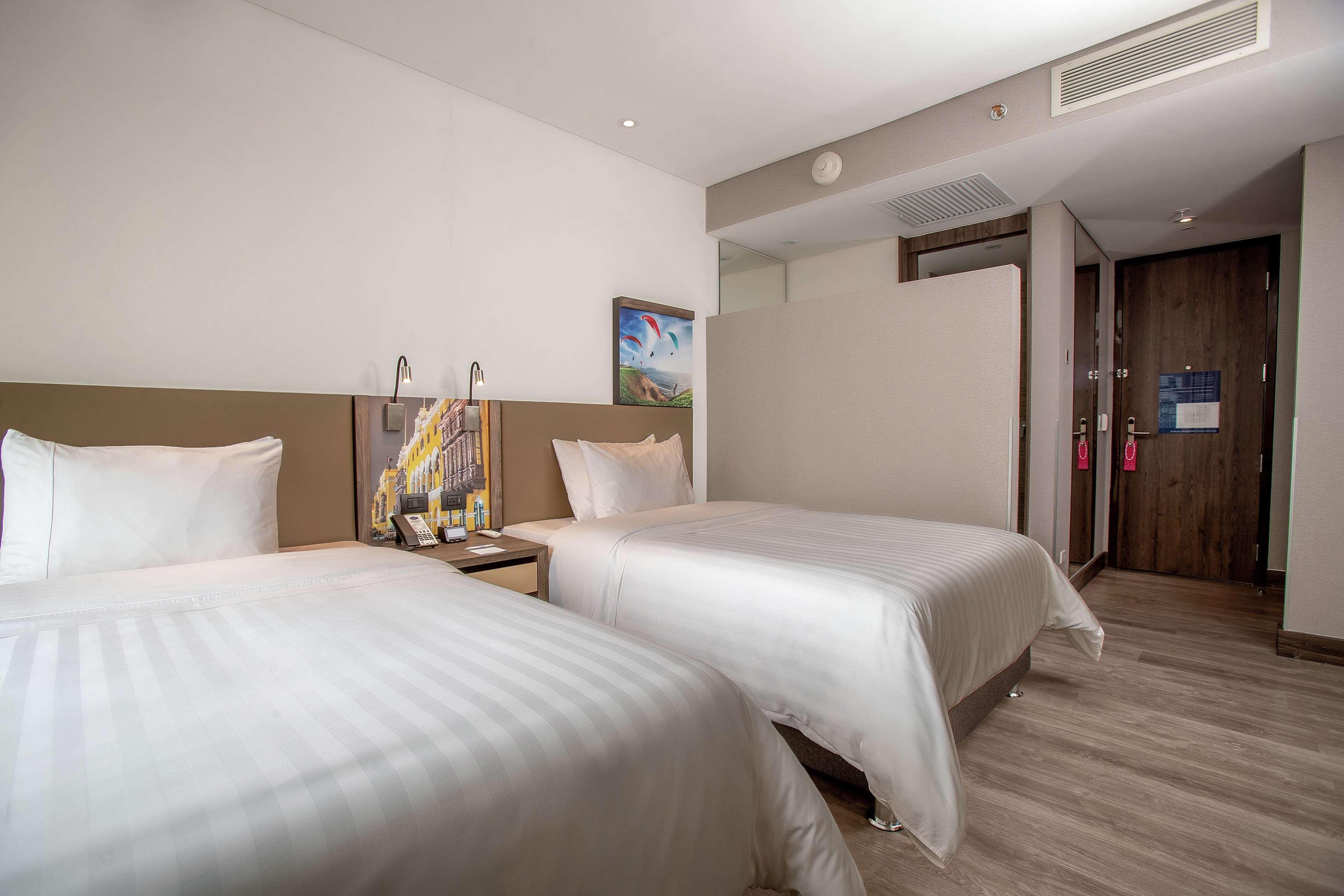Hotel Hampton By Hilton Lima San Isidro Exterior foto