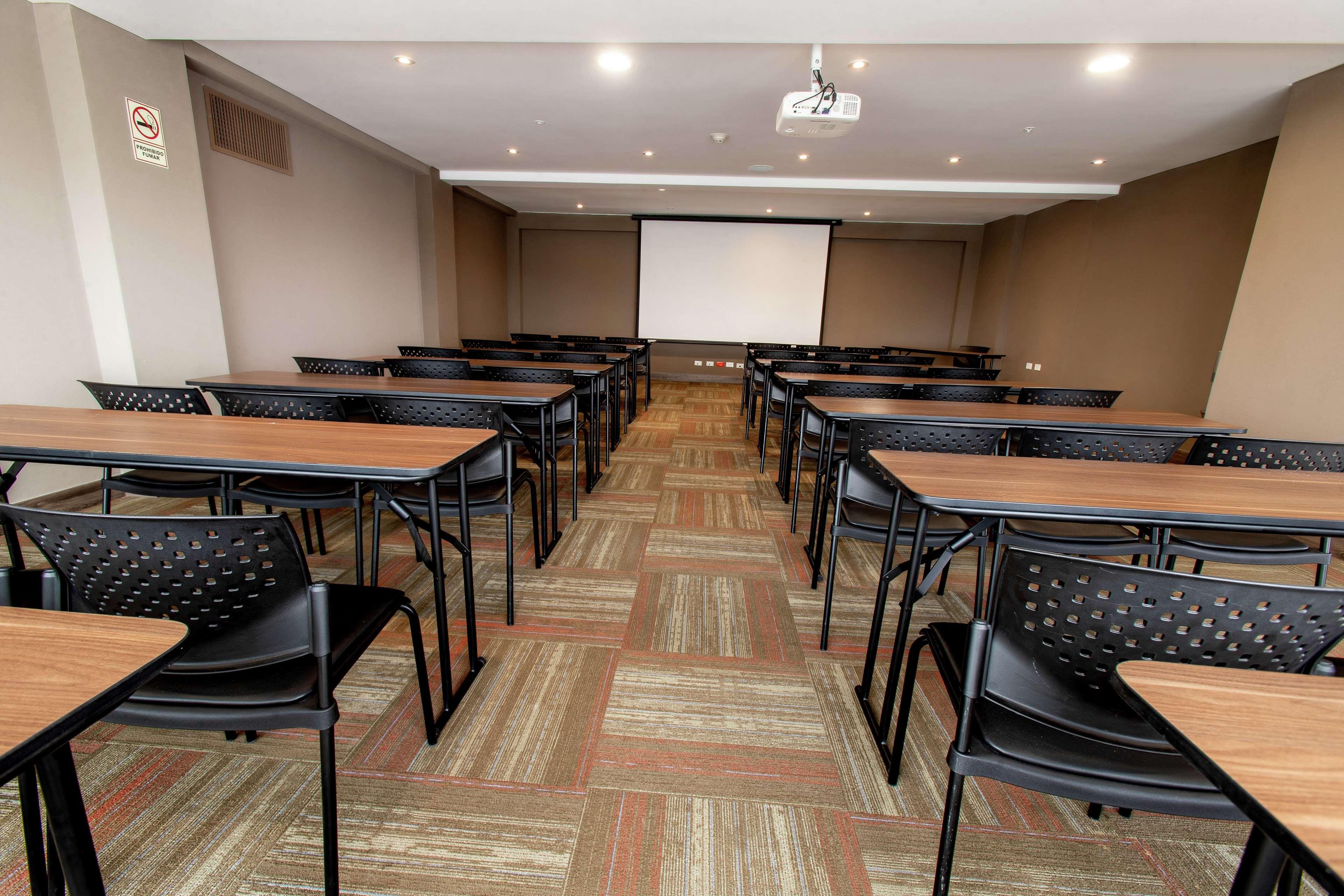 Hotel Hampton By Hilton Lima San Isidro Exterior foto